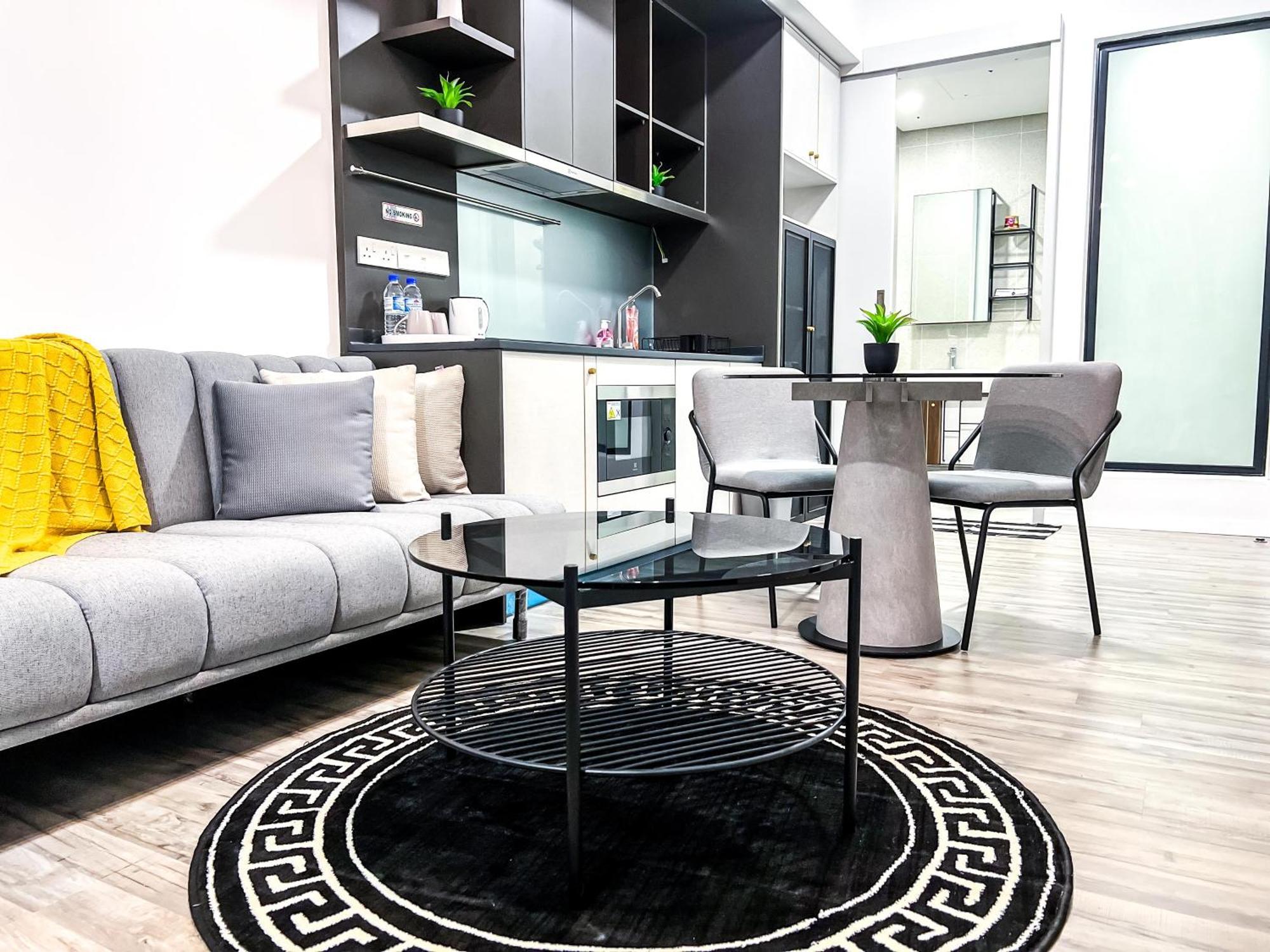 Millerz Square - Sky Pool & Gym - Free Parking, Wifi Aparthotel *
