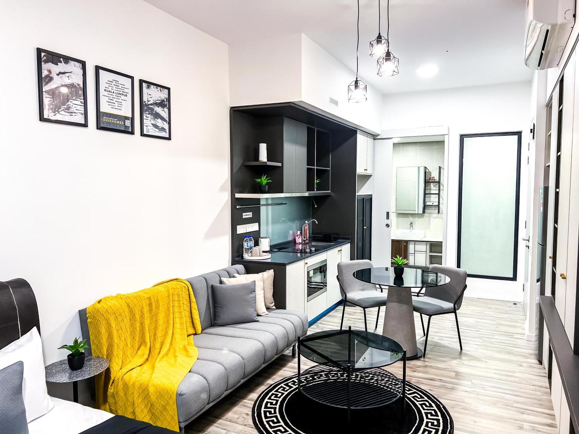 Aparthotel Millerz Square - Sky Pool & Gym - Free Parking, Wifi