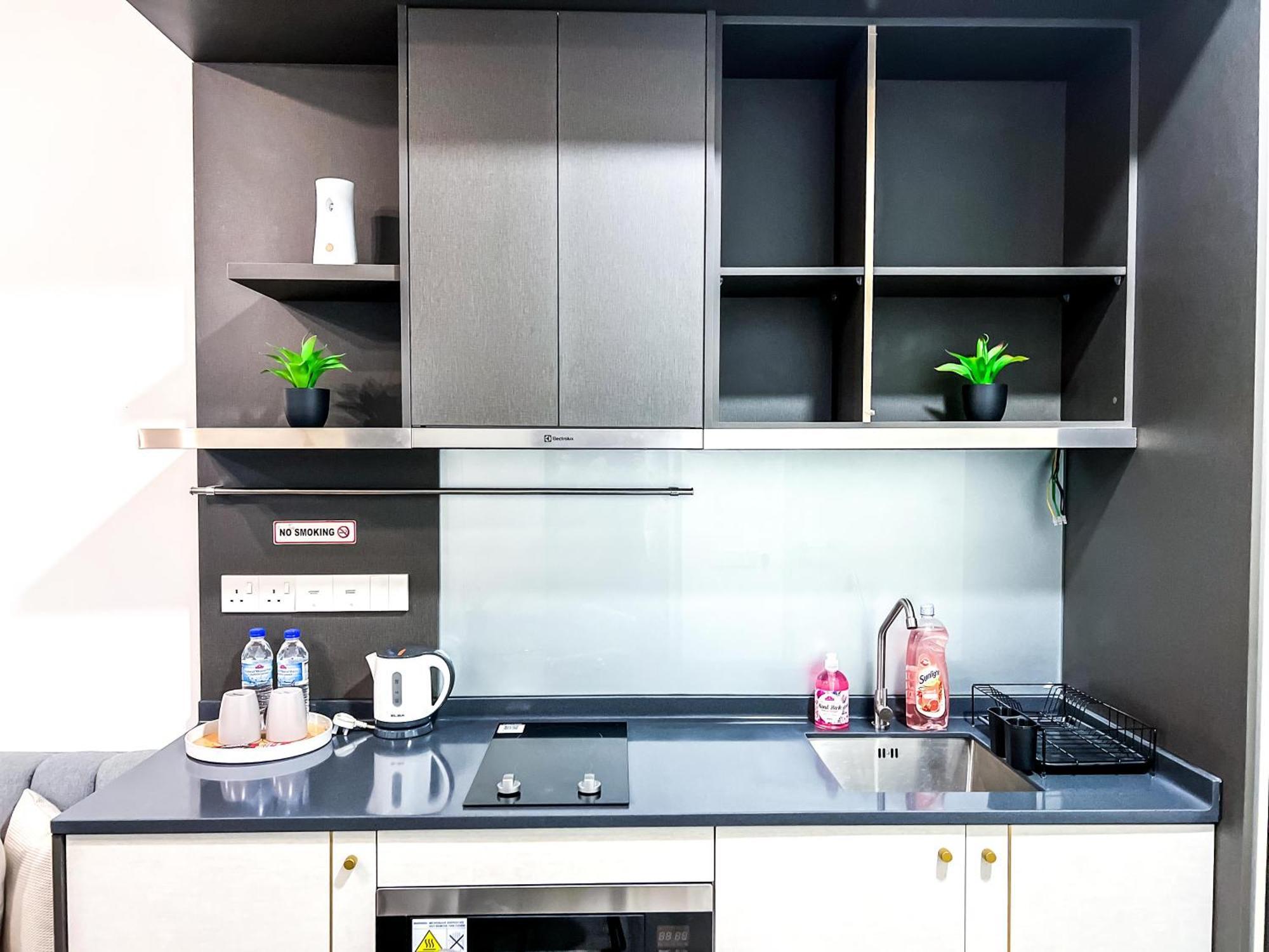 Aparthotel Millerz Square - Sky Pool & Gym - Free Parking, Wifi *