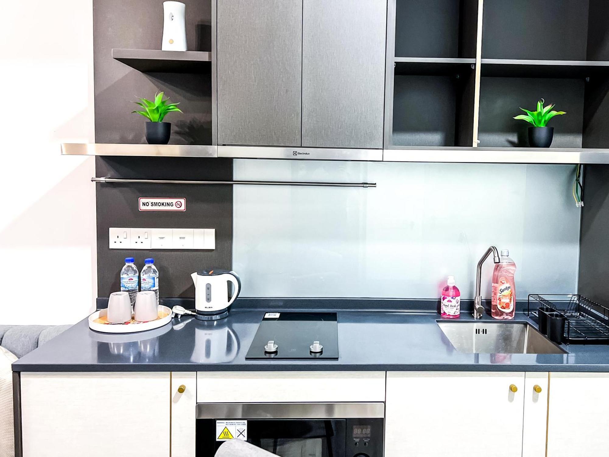 Aparthotel Millerz Square - Sky Pool & Gym - Free Parking, Wifi