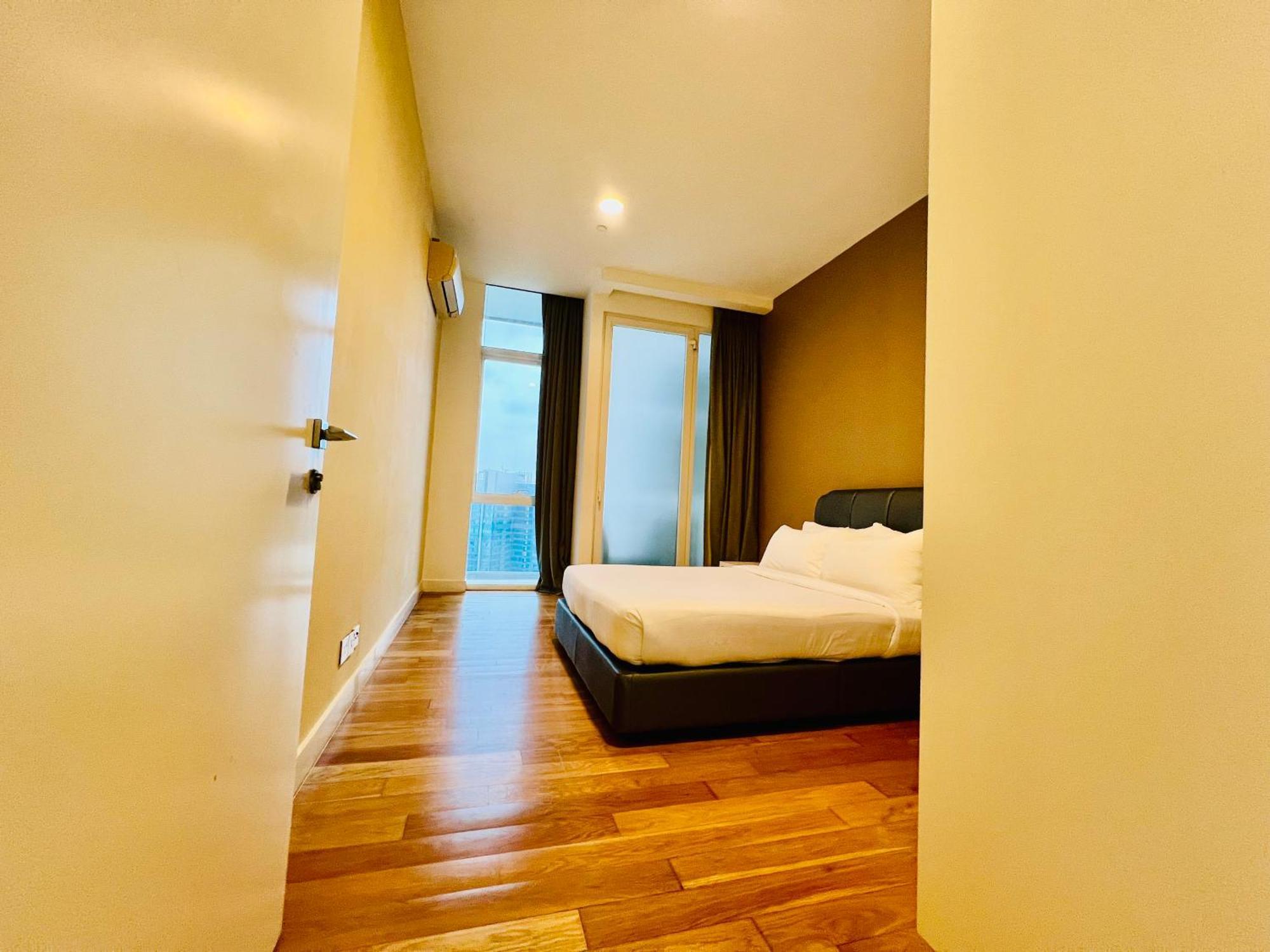 The Faced Platinum By Astria Apartment