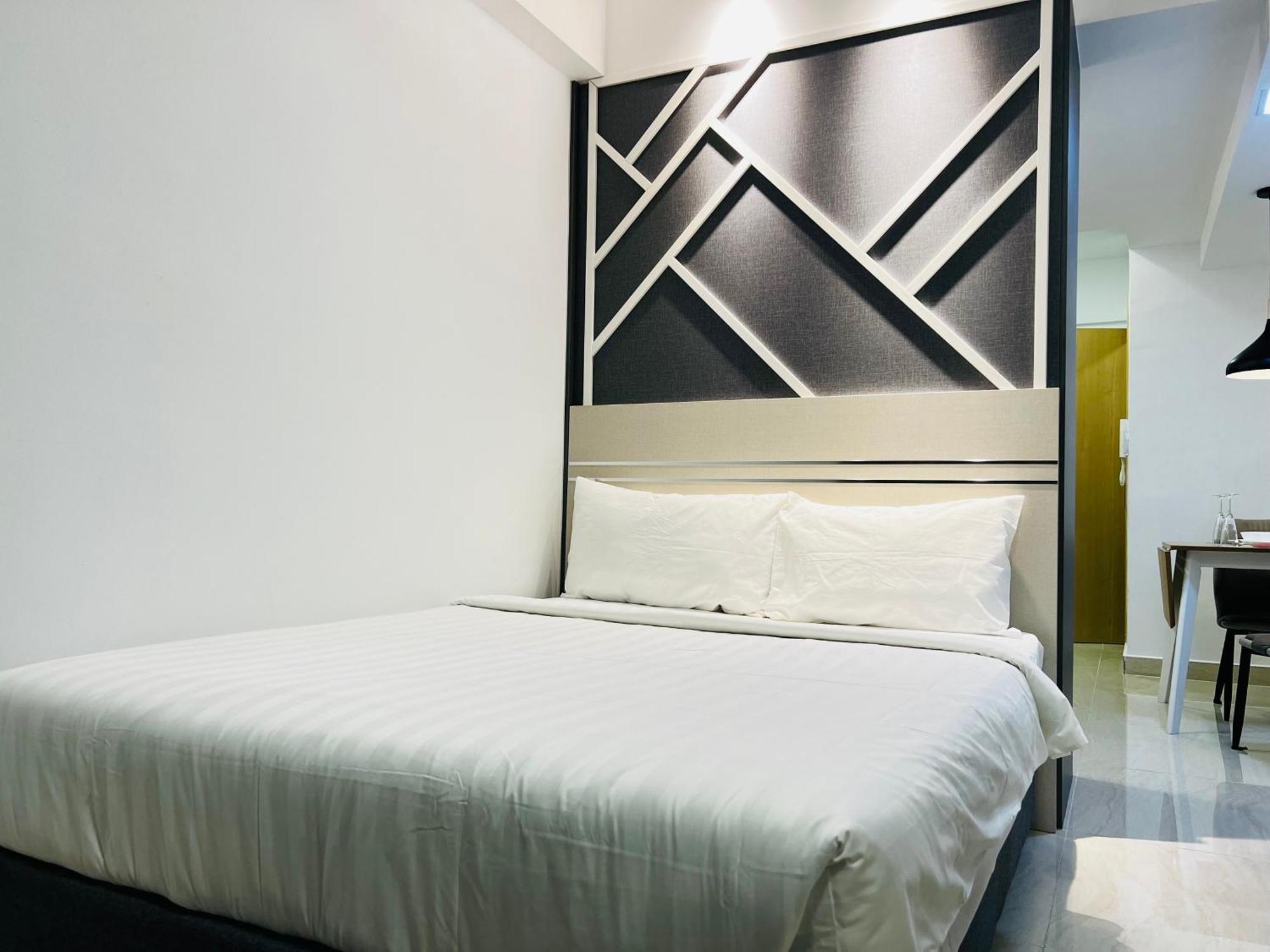 The Luxe Colony Skypool By Tasu Apartment *