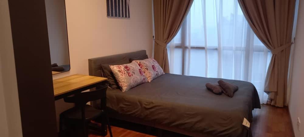 The Wadies 2br 5pax Reizz Residences With Balcony And View Jalan Ampang *