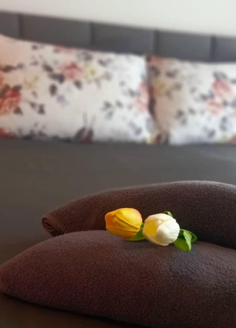 The Wadies 2br 5pax Reizz Residences With Balcony And View Jalan Ampang *