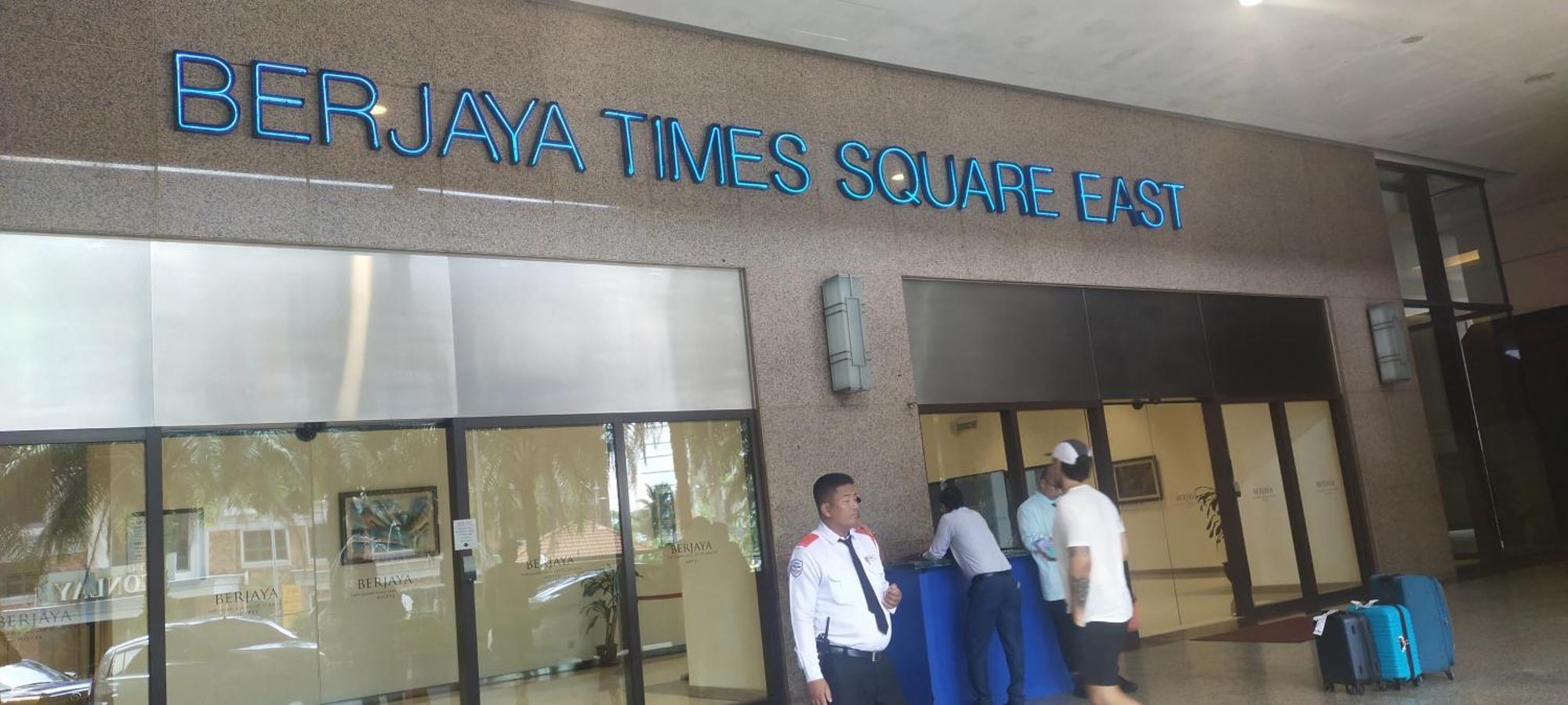 Apartment Times Square Services Star At East Lobby *