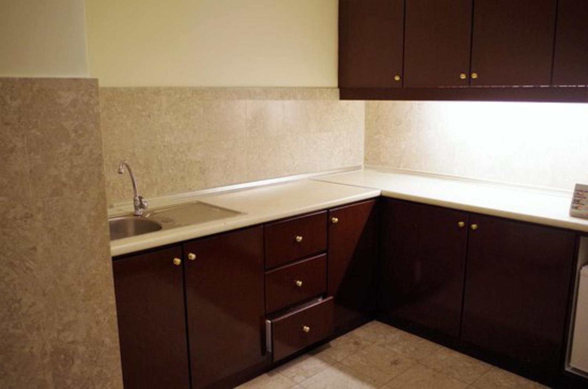 Worldwide Service At Times Square Apartment