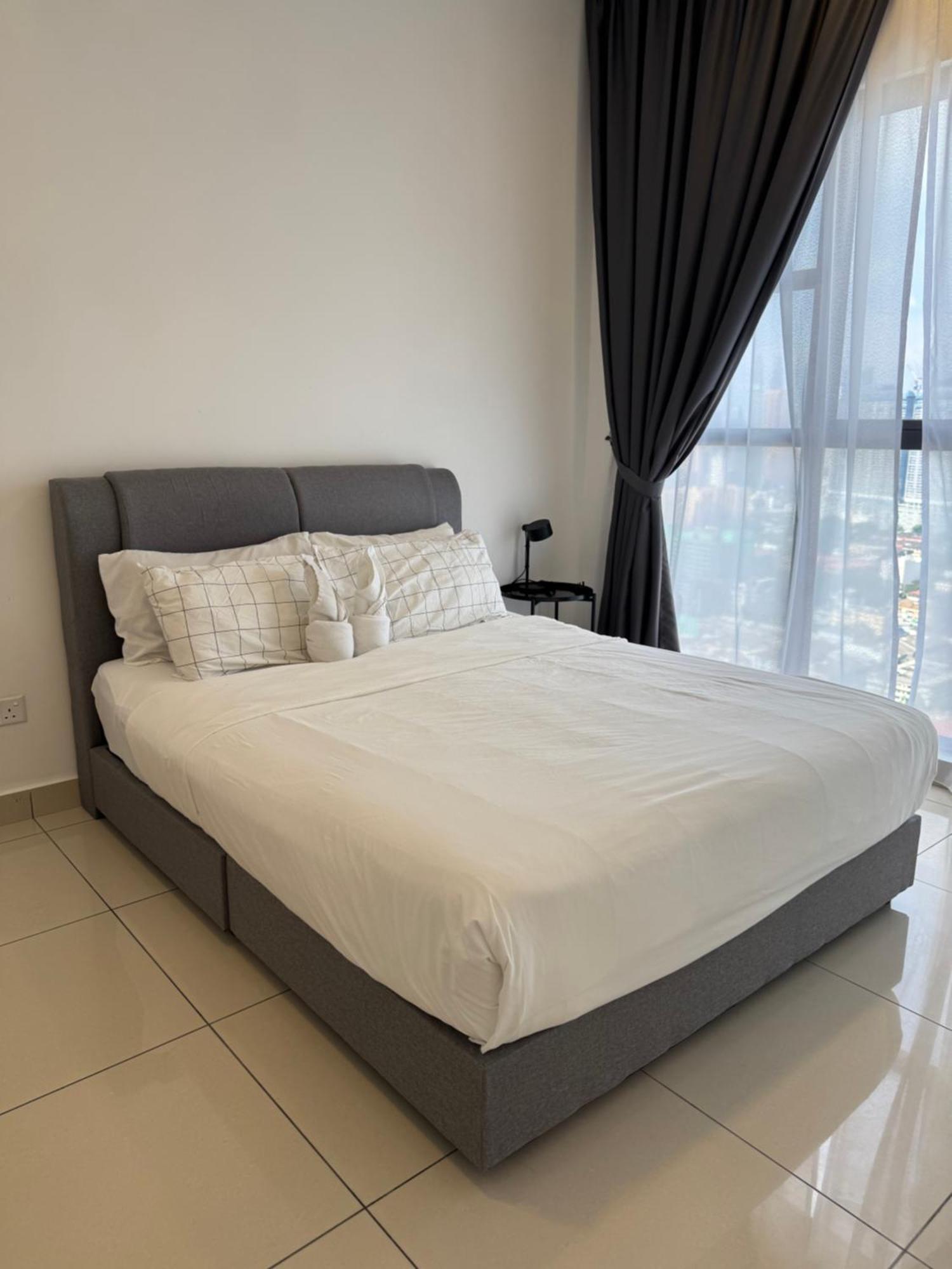Trion Luxe Service At Klcc Apartment