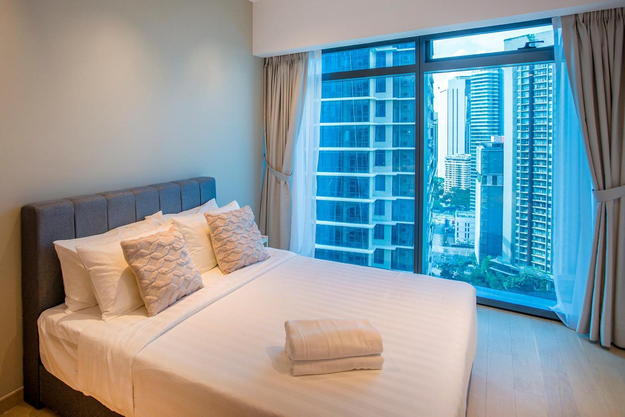 Eaton With Klcc Skyline View Pool Apartment Kuala Lumpur