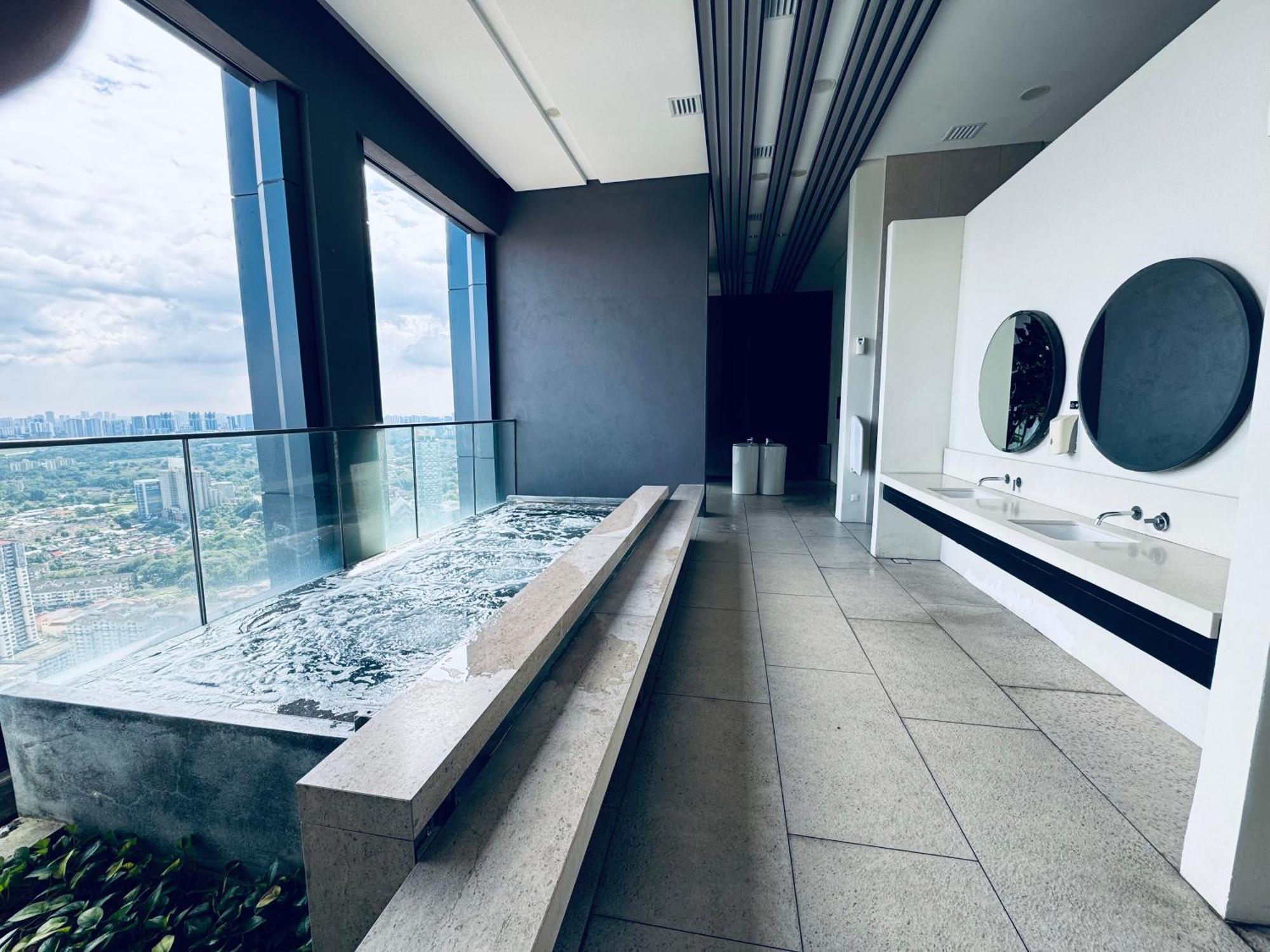 Luxury Lucentia By Classy Apartment