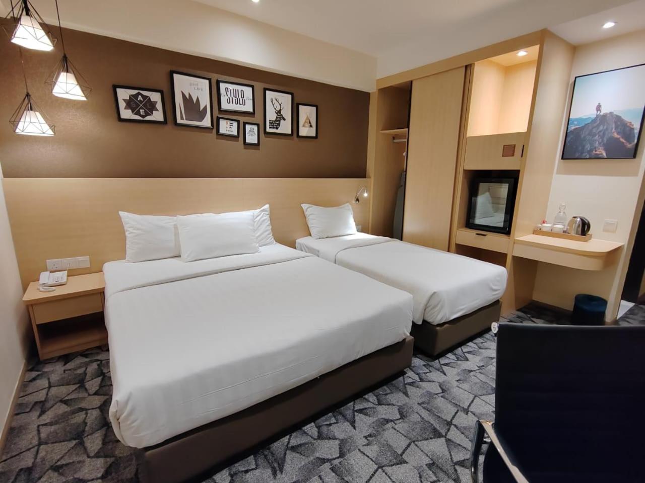 Hotel Aman 2*