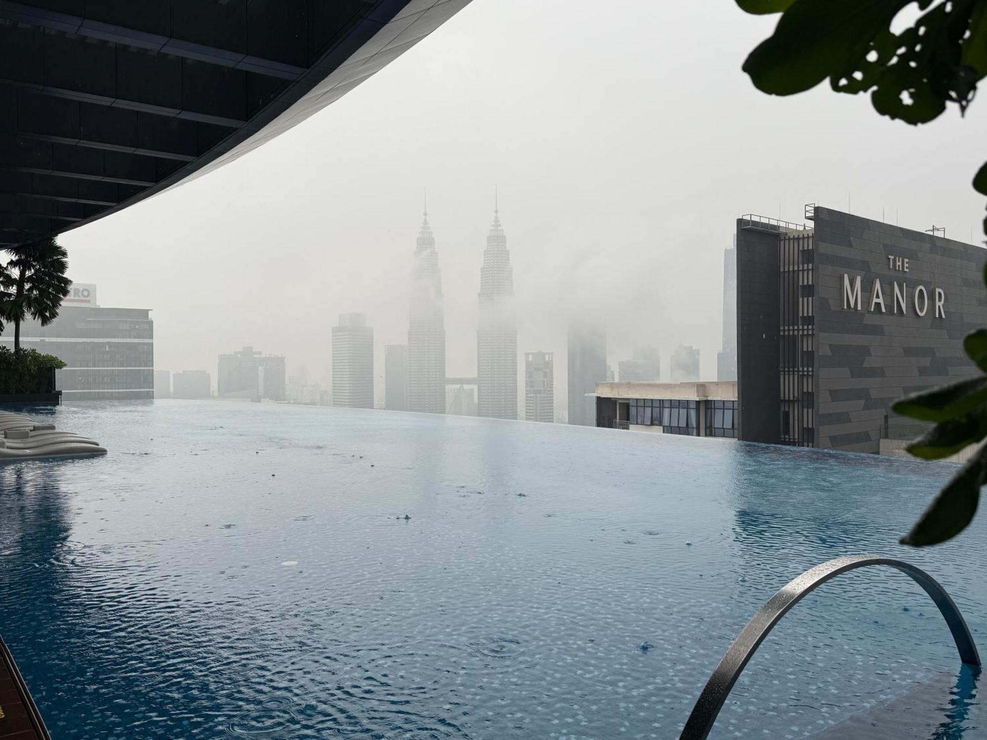 Eaton Premier Klcc Apartment