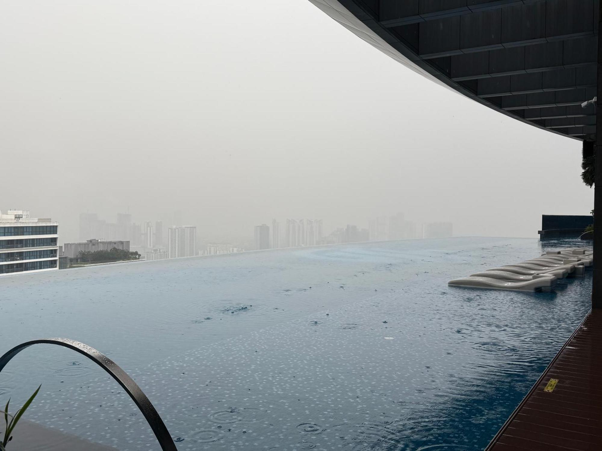 Eaton Premier Klcc Apartment
