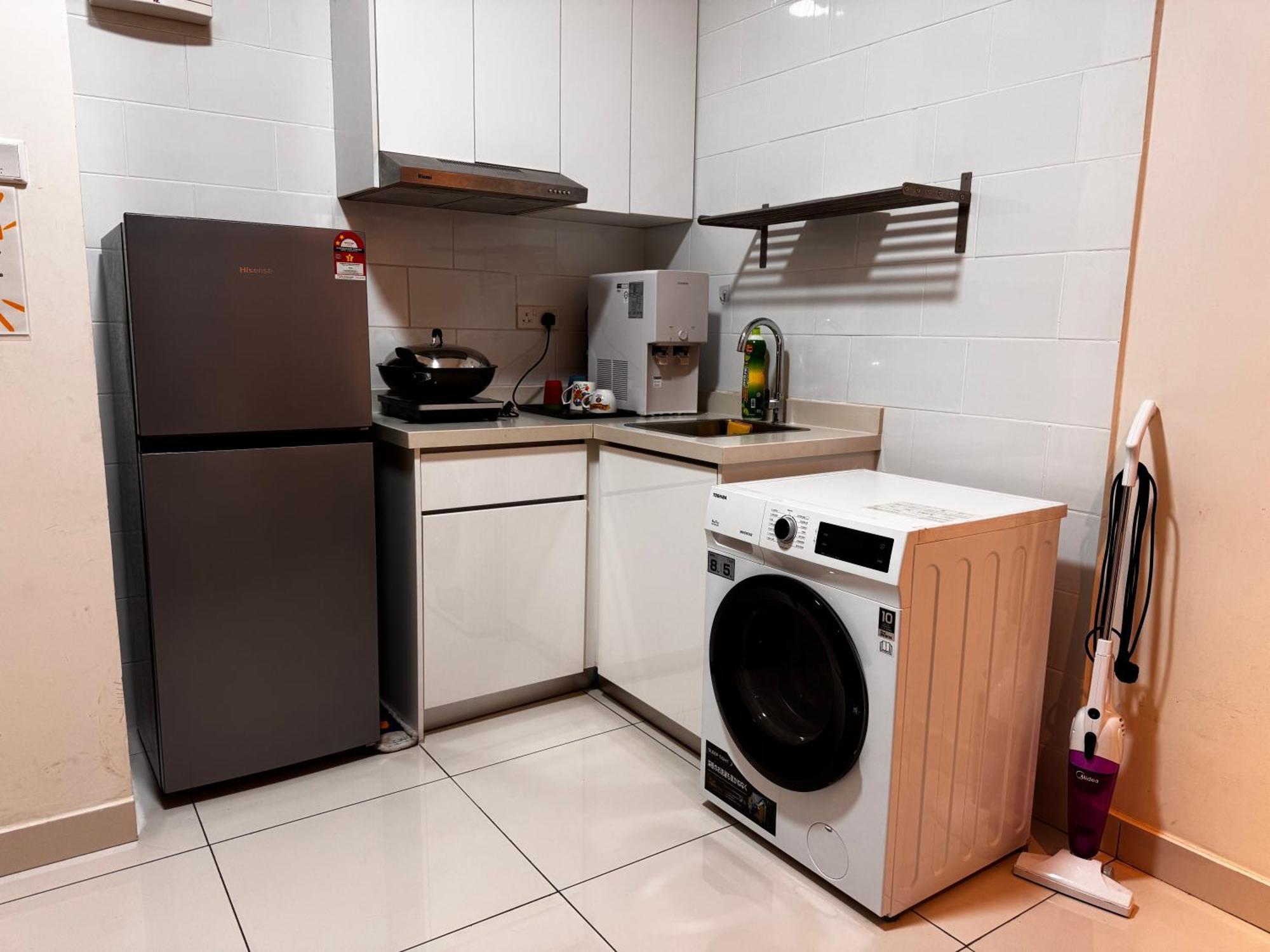 Arte Mont Kiara Mitec Publika Matrade 1r2b 4 Pax Appartement