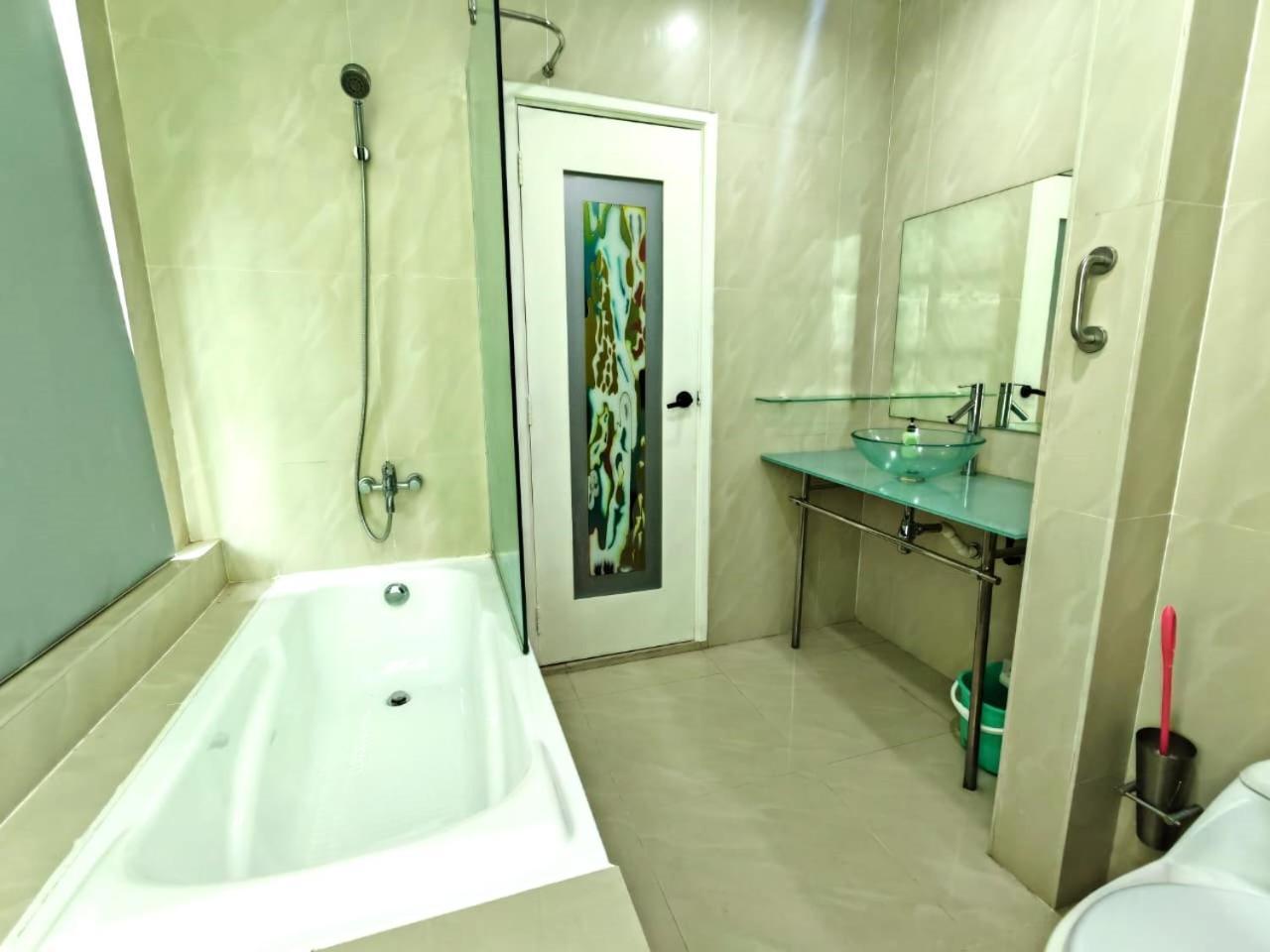 Khách sạn hẻo lánh Parkview Serviced