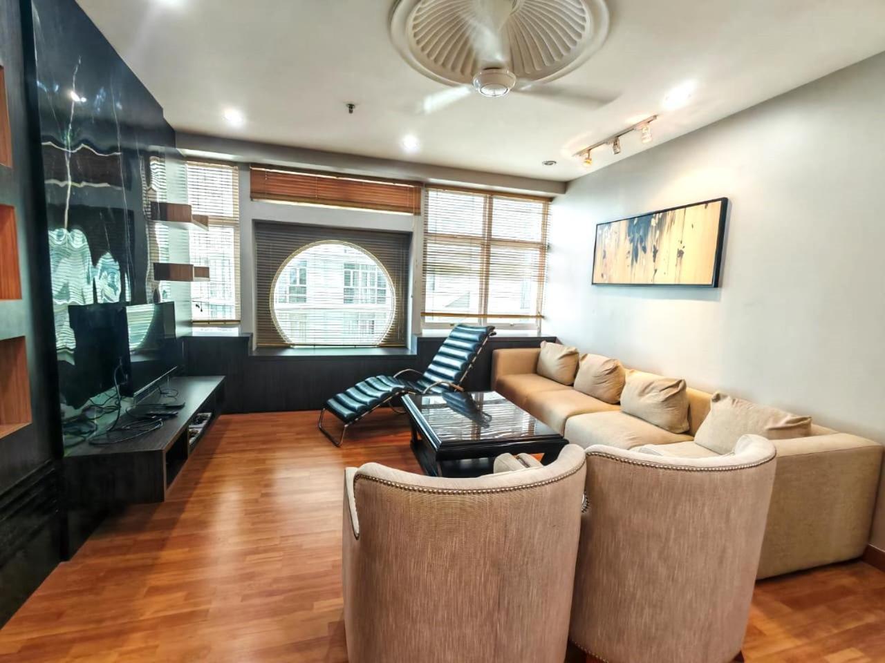 Khách sạn hẻo lánh Parkview Serviced