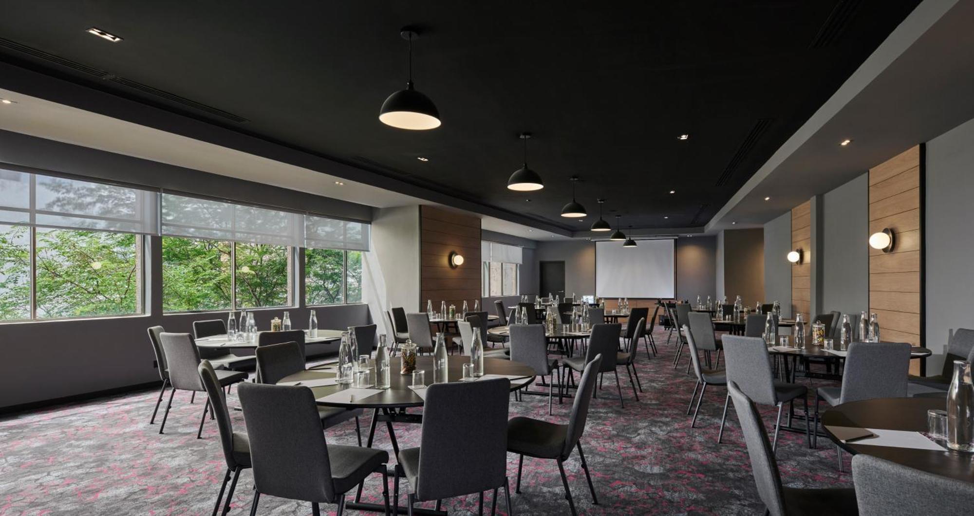 Moxy Chinatown 4*