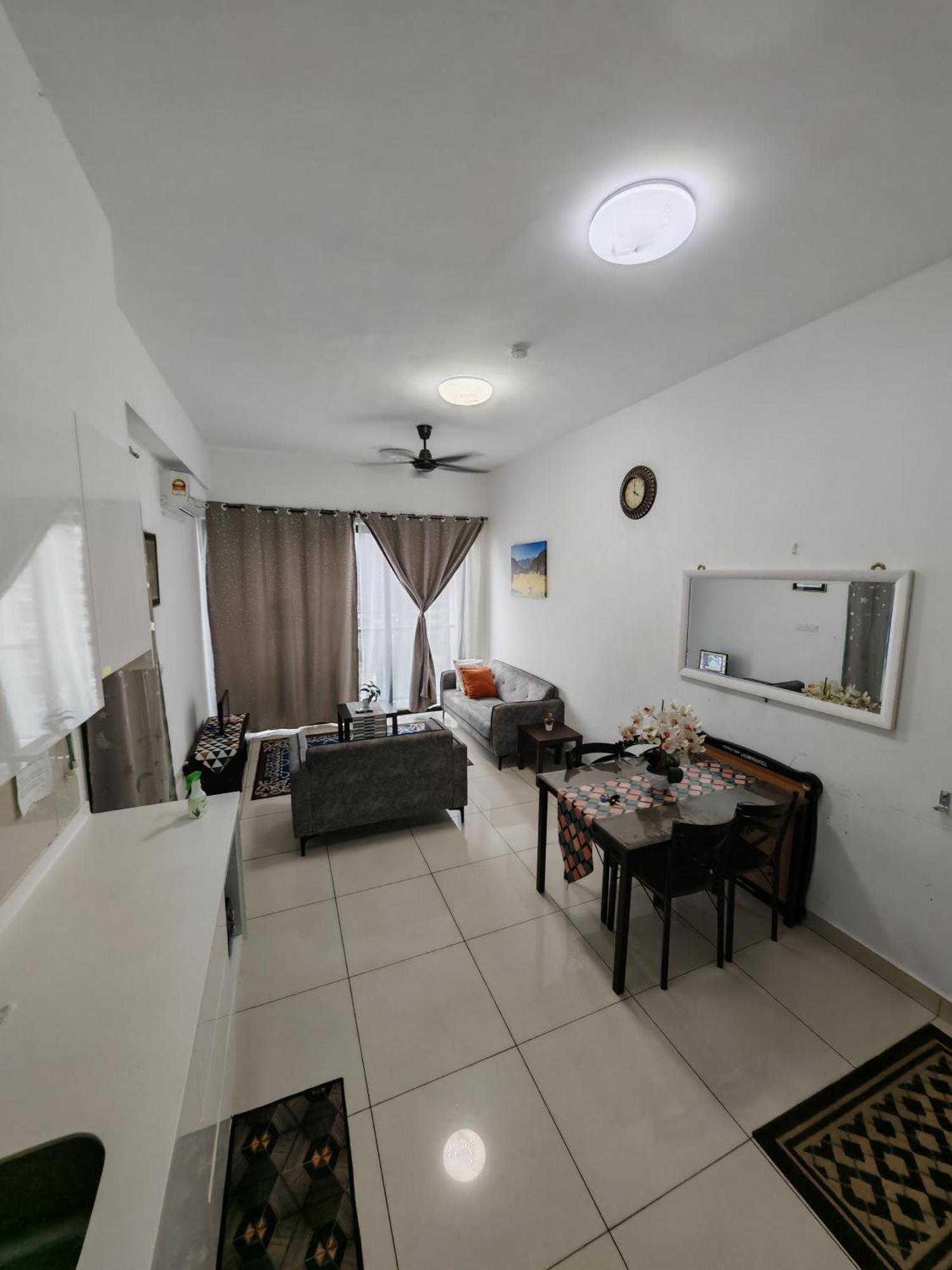 Homestay Astoria Ampang, 6pax - Near Klcc, Zoonegara, Ampangpoint Mall *