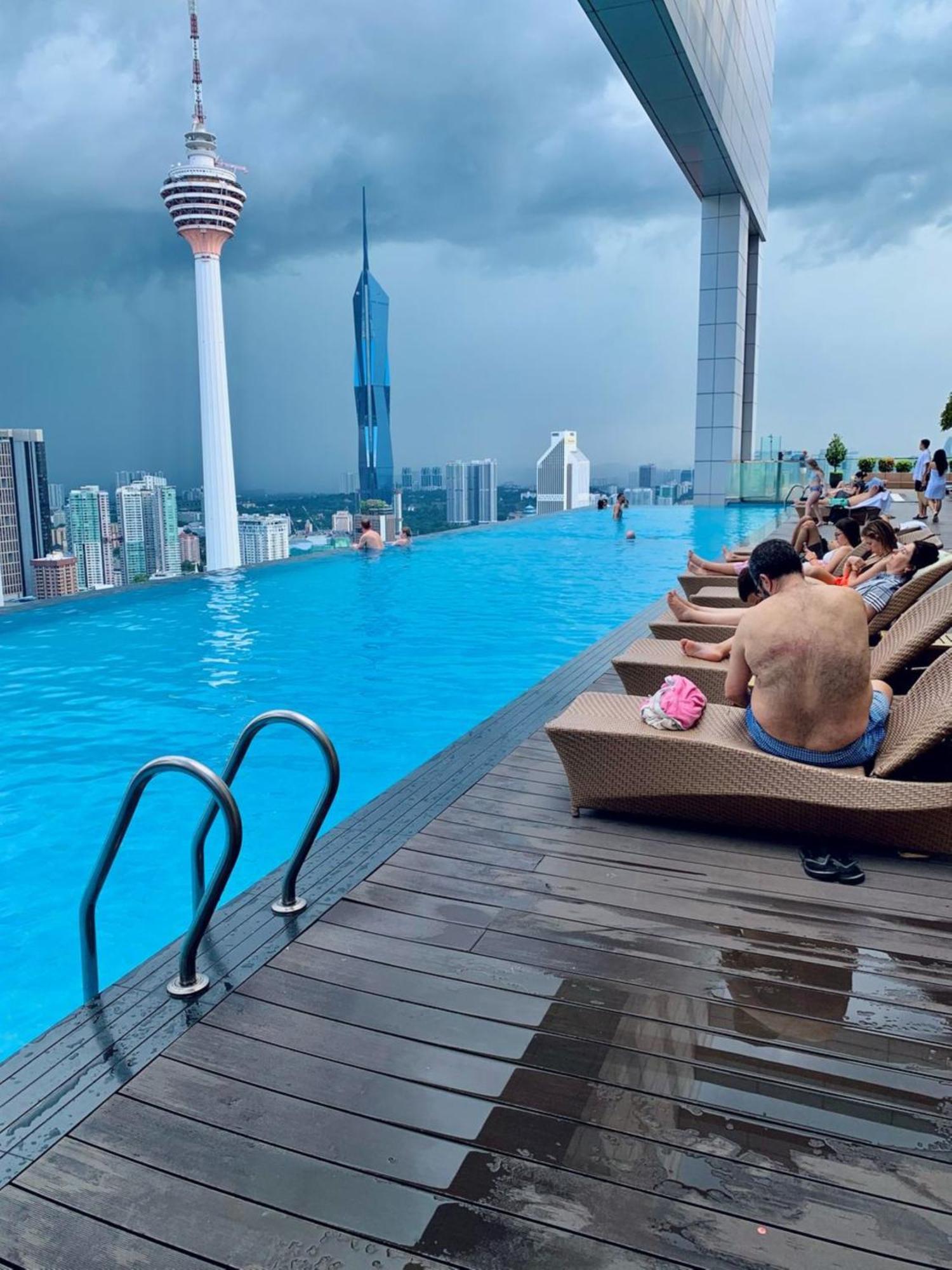 Platinum Klcc Family Apartemen