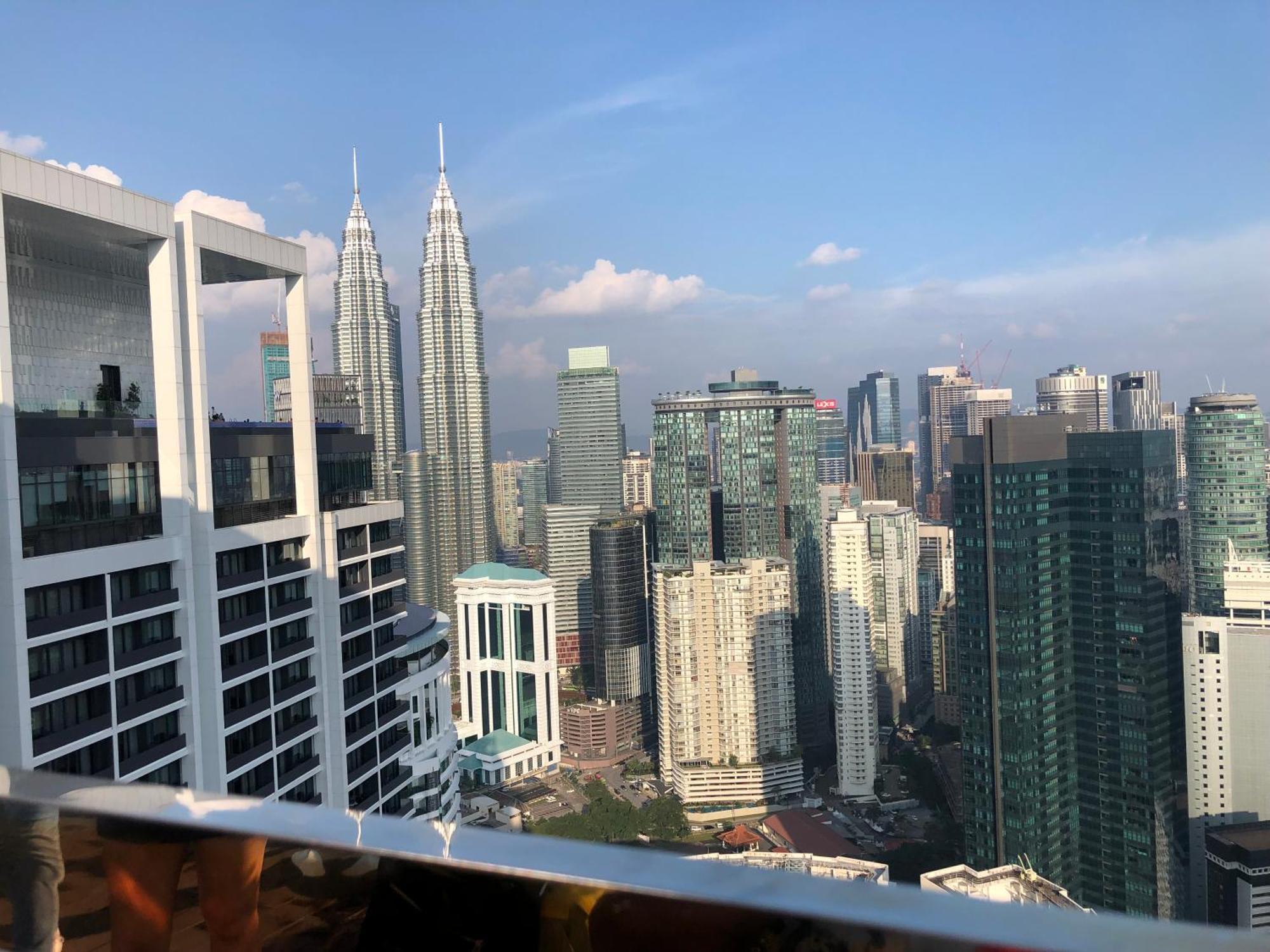 Platinum Sky Rainbow Apartment