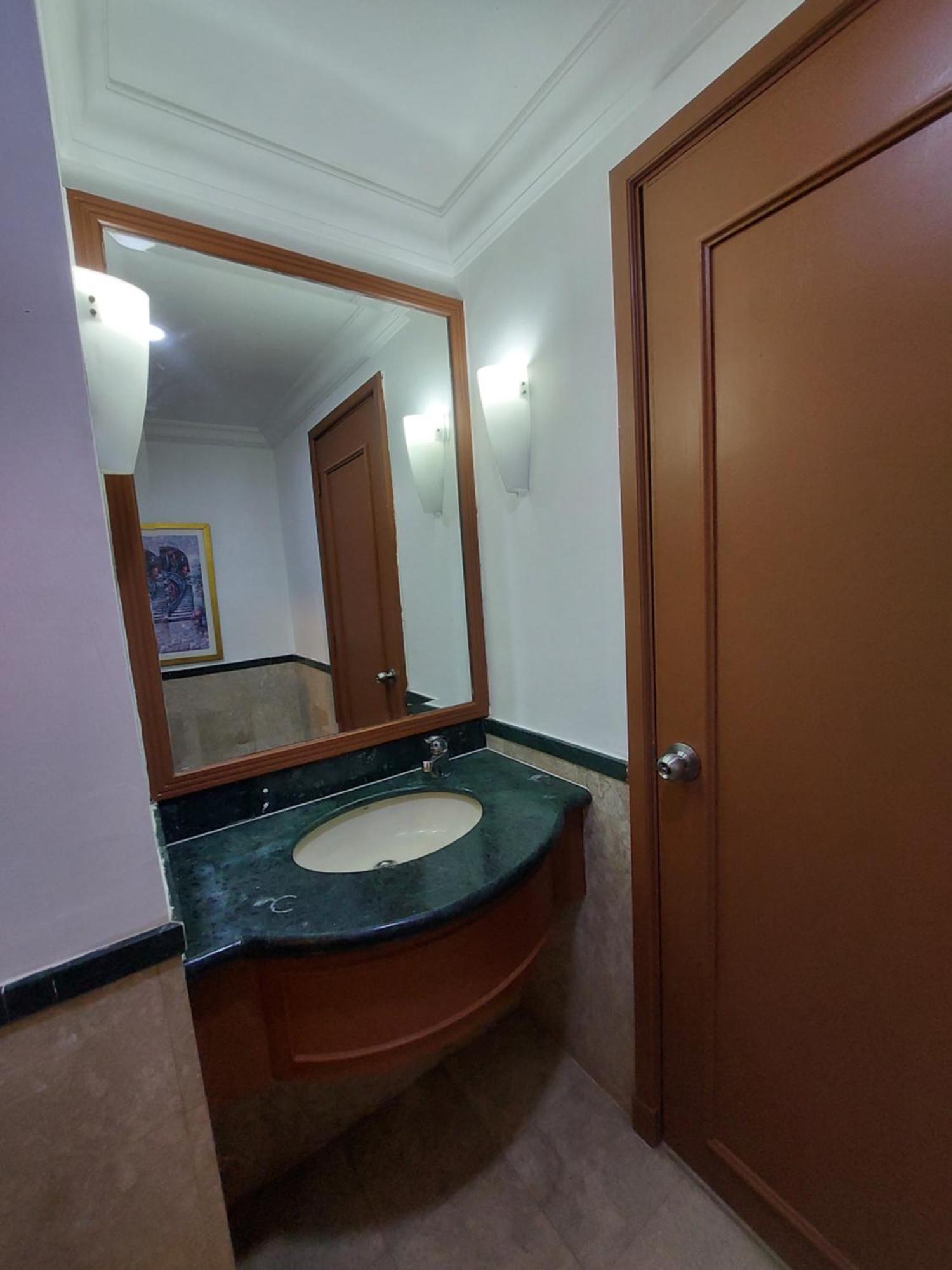 Kl Mugen Service At Times Square Apartment