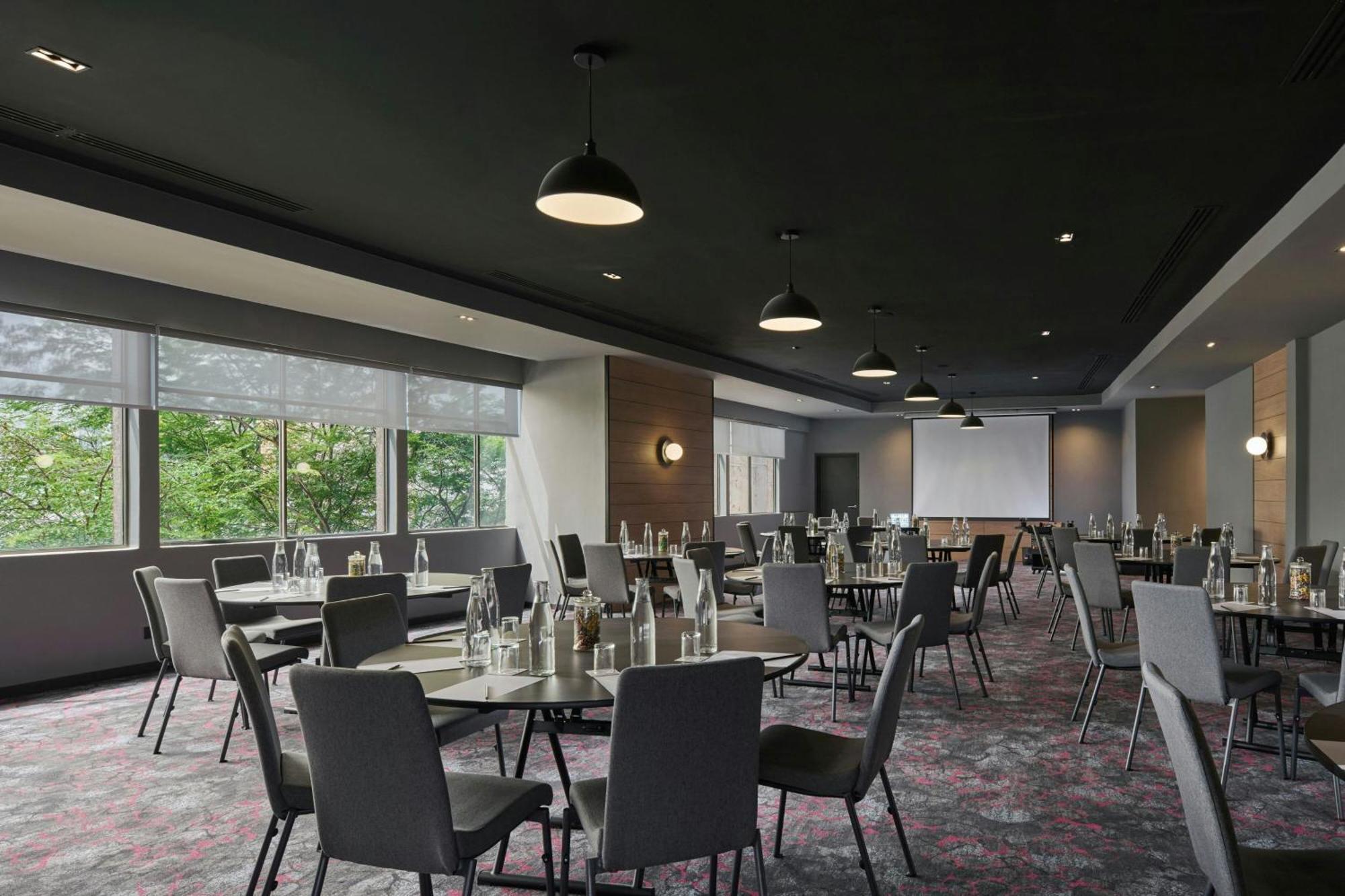 Moxy Chinatown Hotel