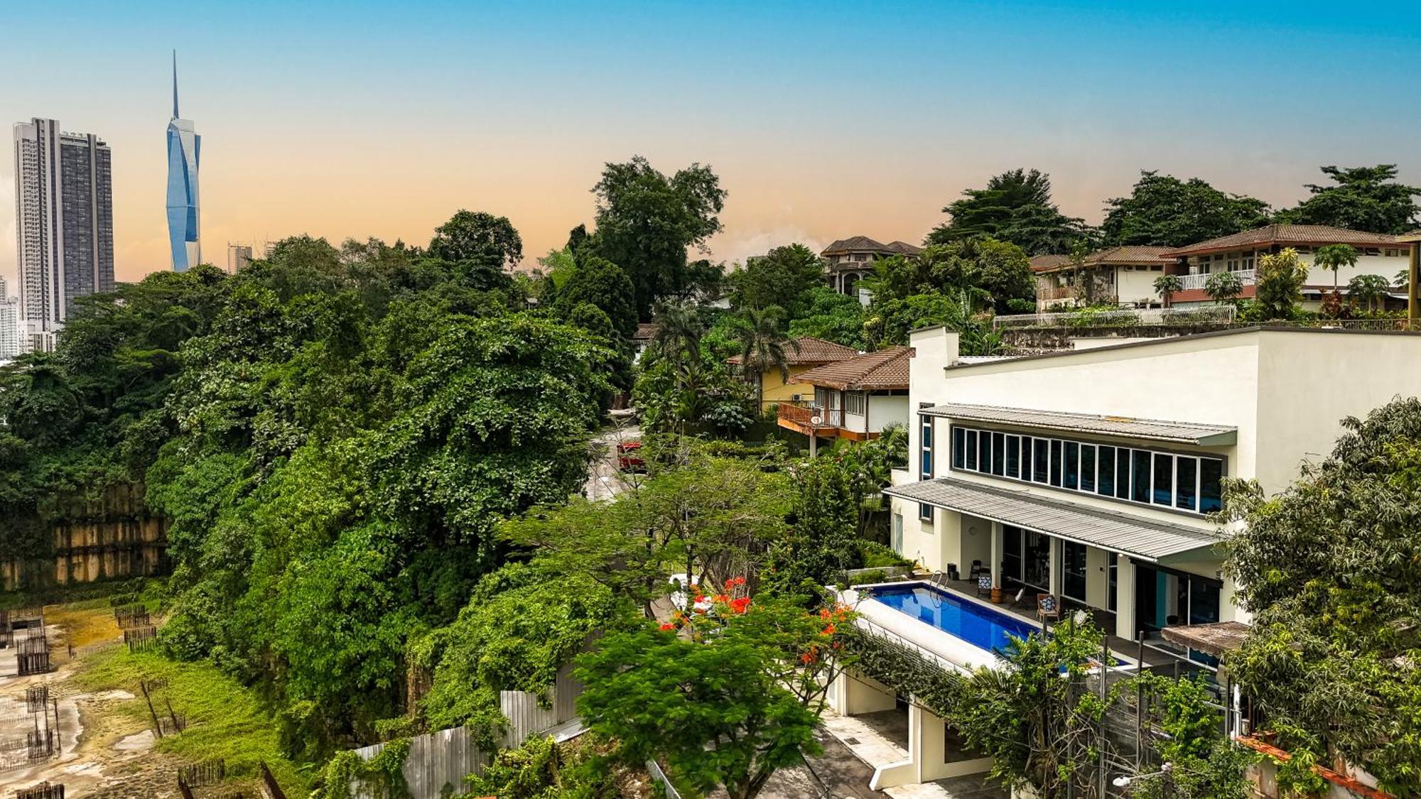 Villa Flame Of The Forest Retreat 38pax 8r7b Pool