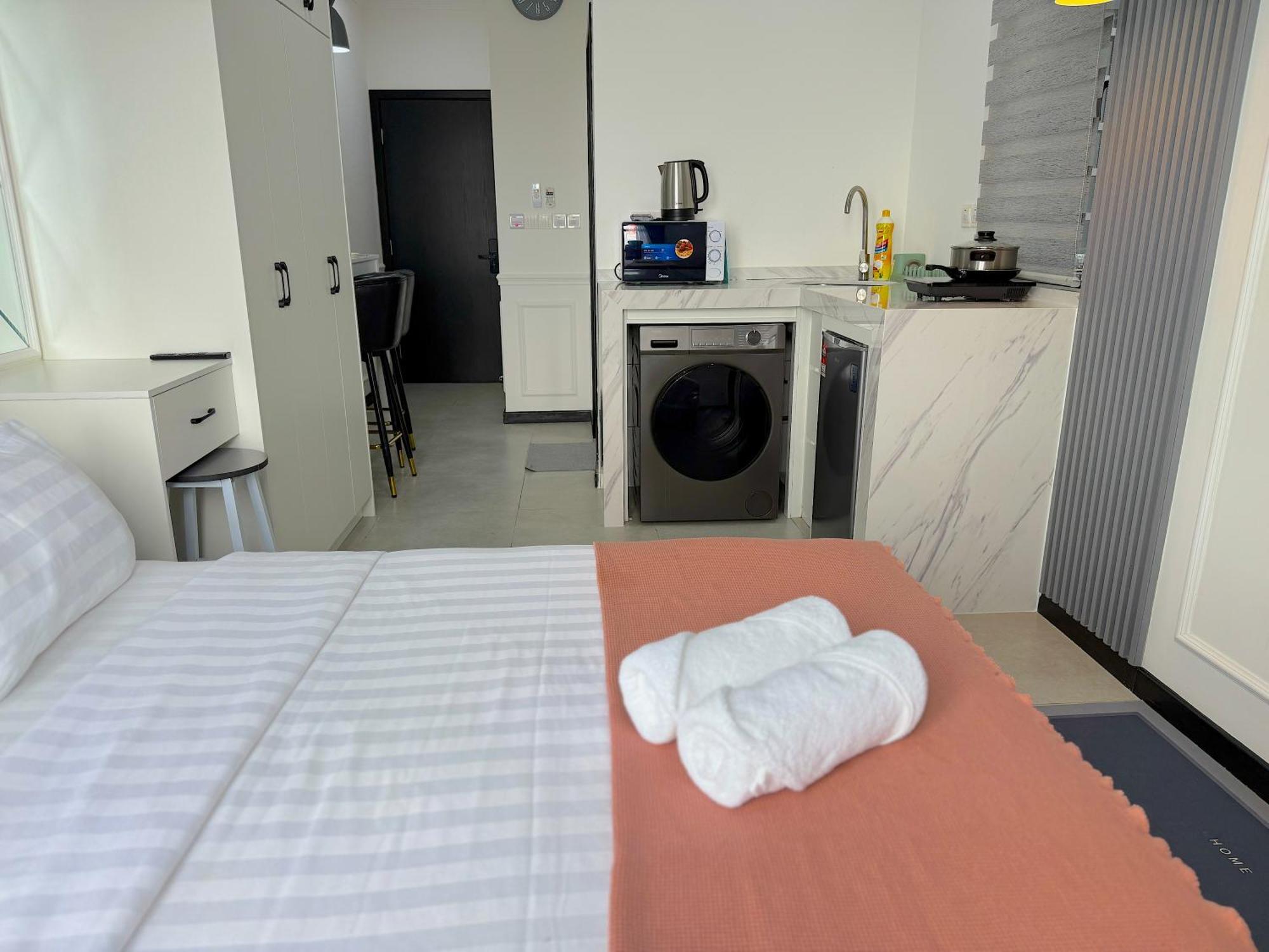 Neu By Serenity Homes Near Gleneagles, Klcc & Lrt Pangsapuri Kuala Lumpur