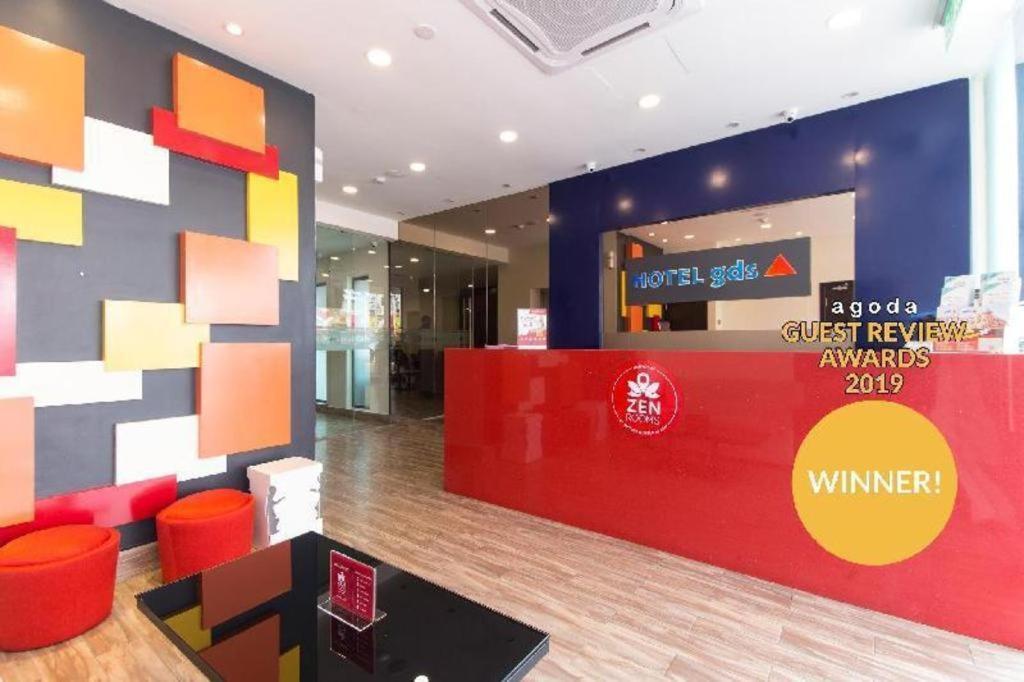 Capital O 90574 Glo Hotel 3*