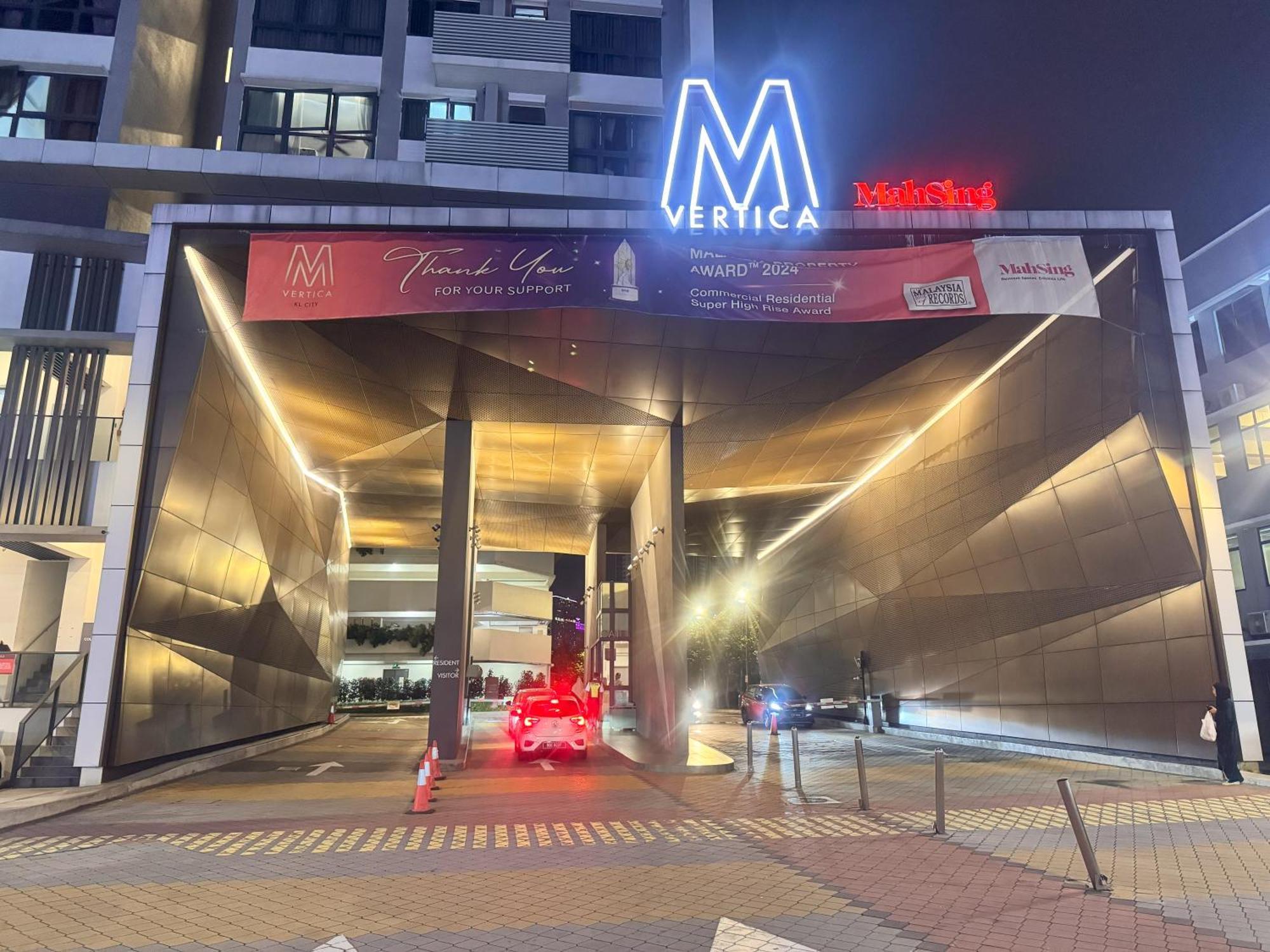 M Vertica By Dynasty Apartment
