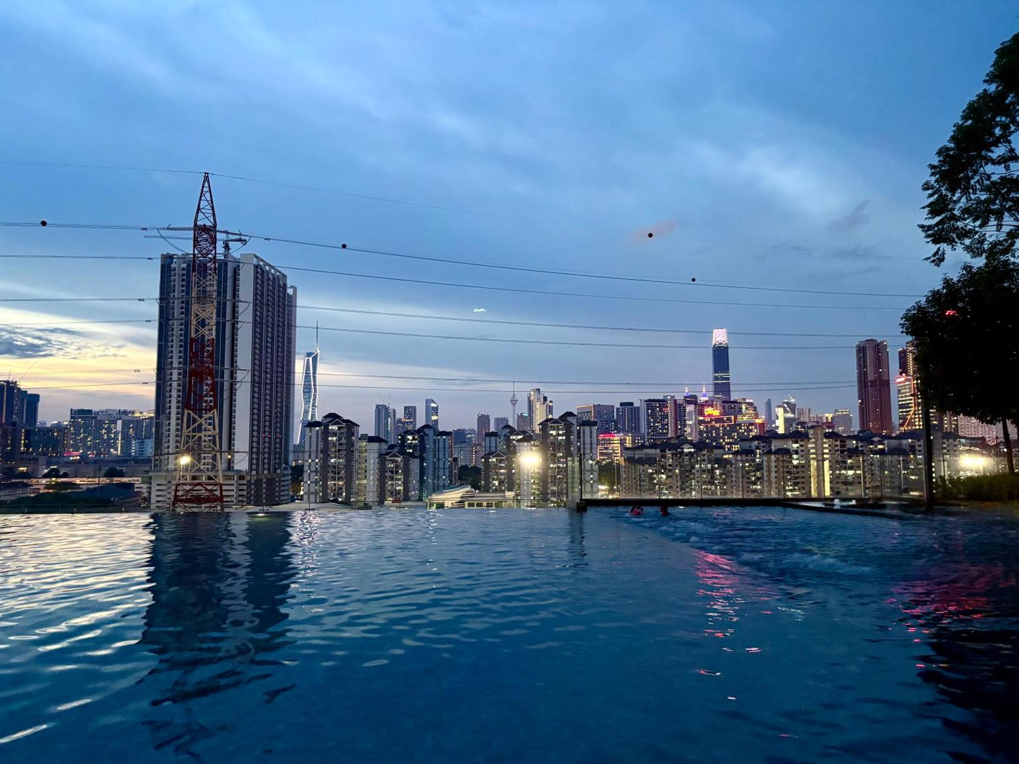 M Vertica By Dynasty Apartment *