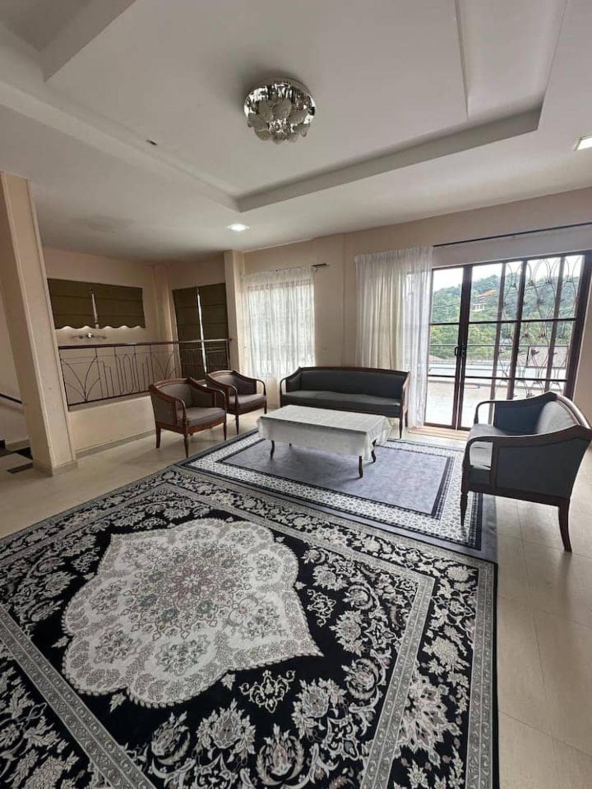 Pinggir Ttdi Damansara For Big Group Up To 35 Pax * Kuala Lumpur