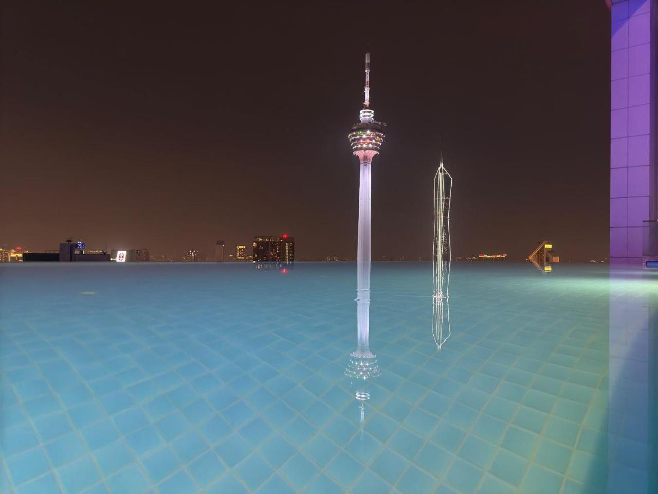 The Platinum Klcc By Sky Pool *