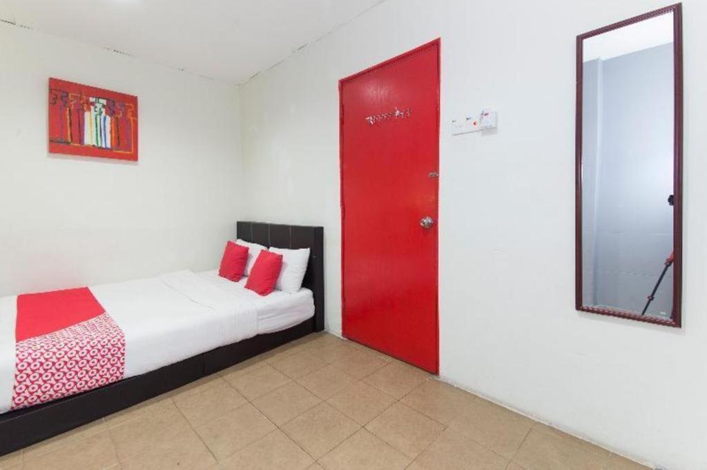 Oyo 304 Zero Hour Hotel 3*