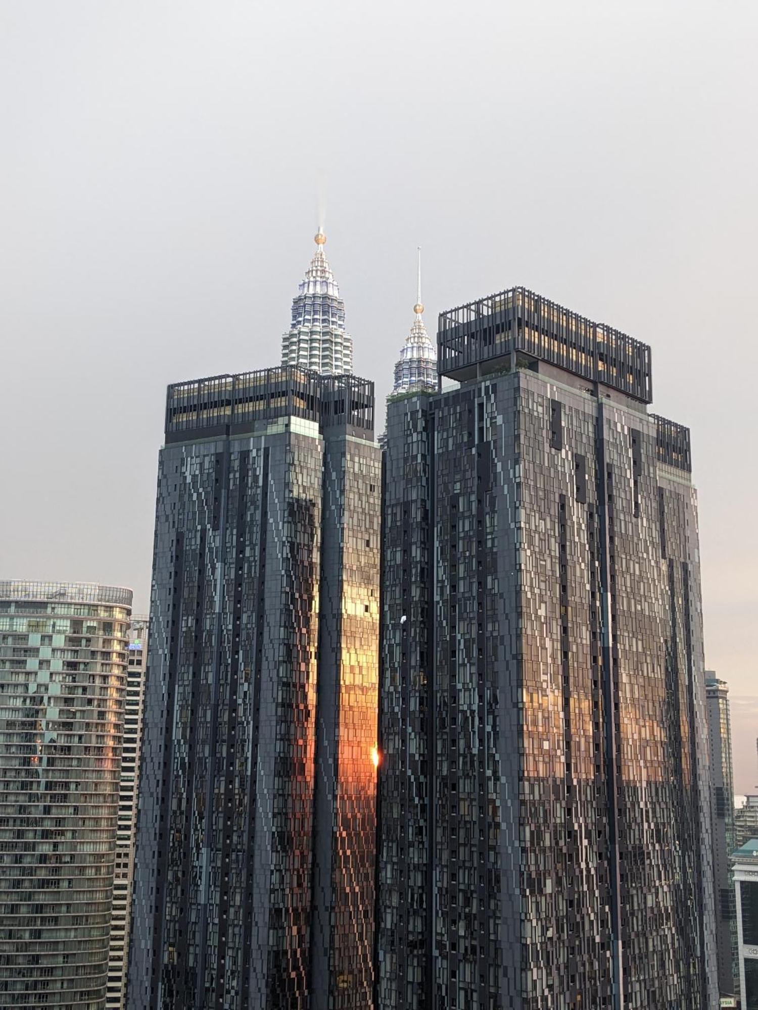 Scarletz By Skyscraper