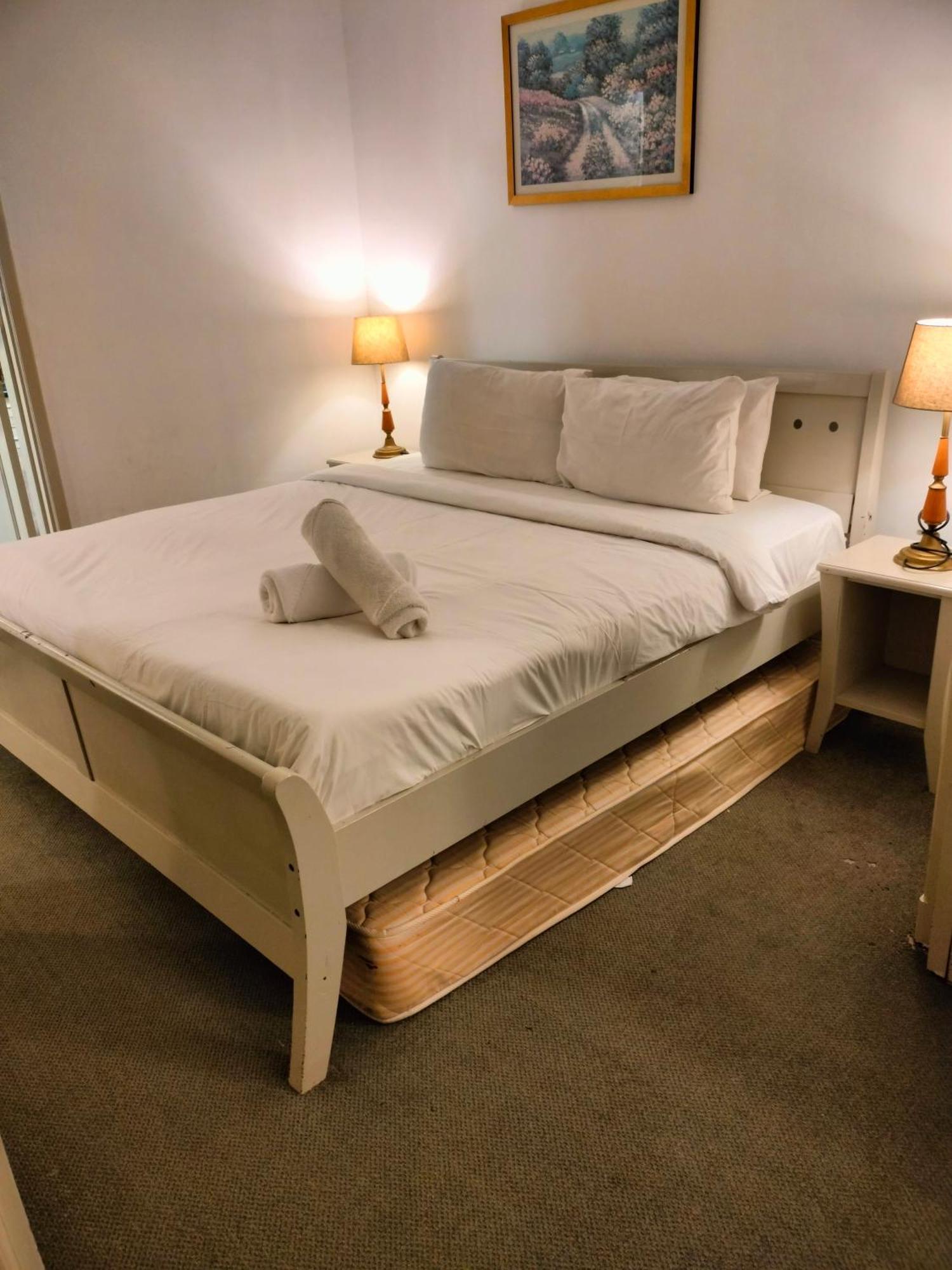 Kl Brave Service And At Times Square Apartment *