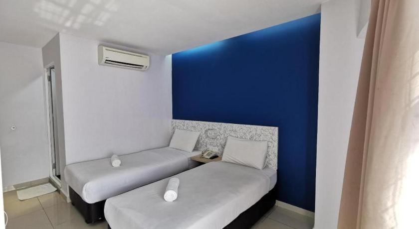 Bluemoon Boutique 2*