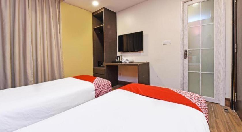 Capital O 90574 Glo Hotel