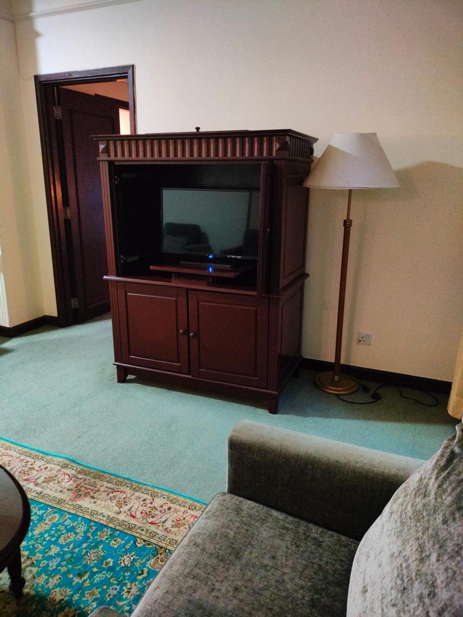Kl Brave Service And At Times Square Apartment *
