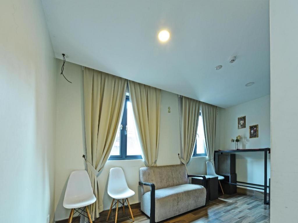 Capital O 90574 Glo Hotel