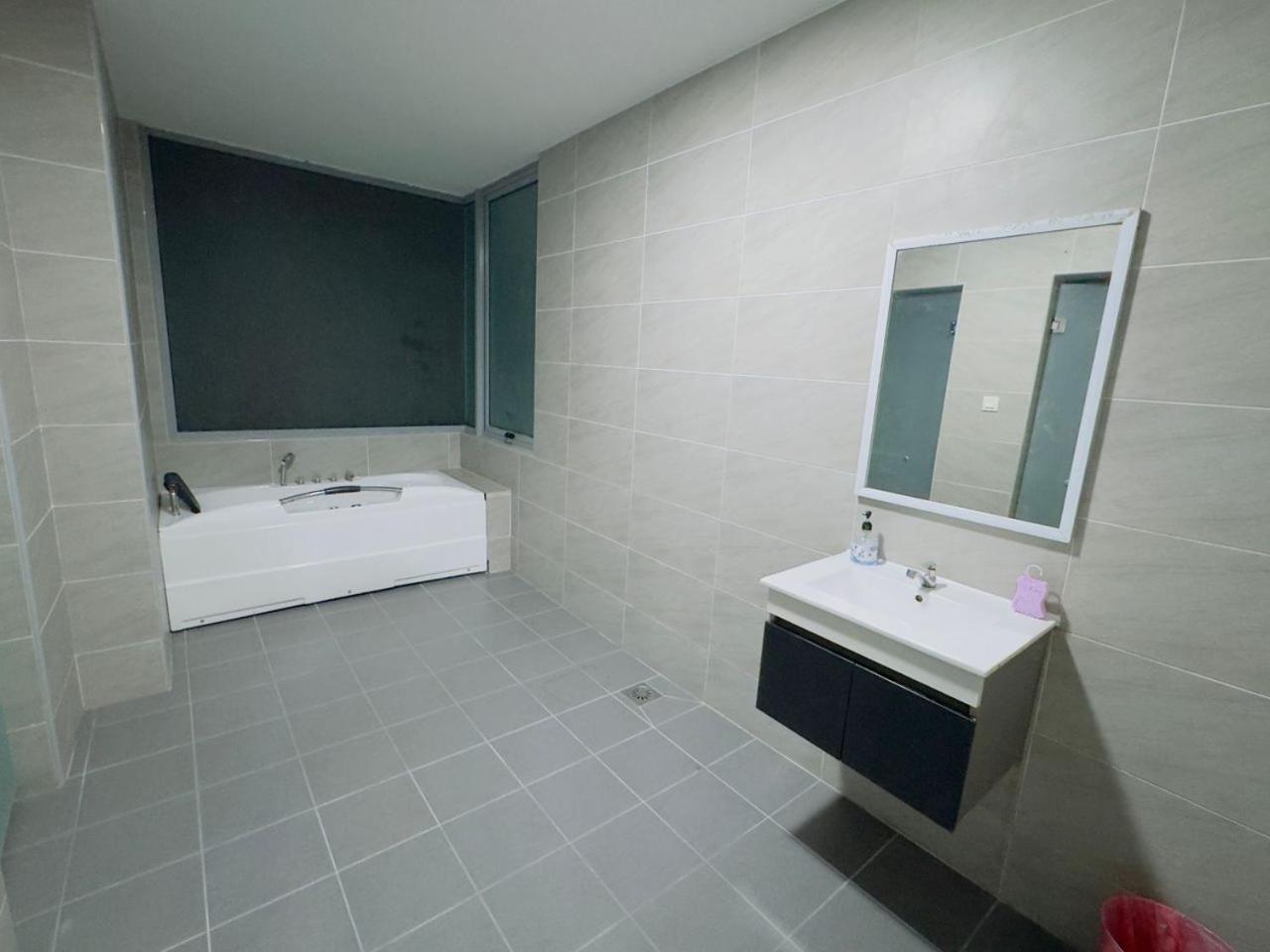 The Tarragon Premier Apartment