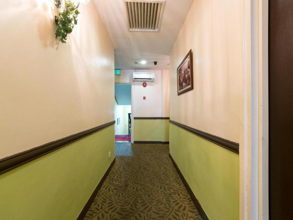 Oyo 126 Rae Hotel 2*