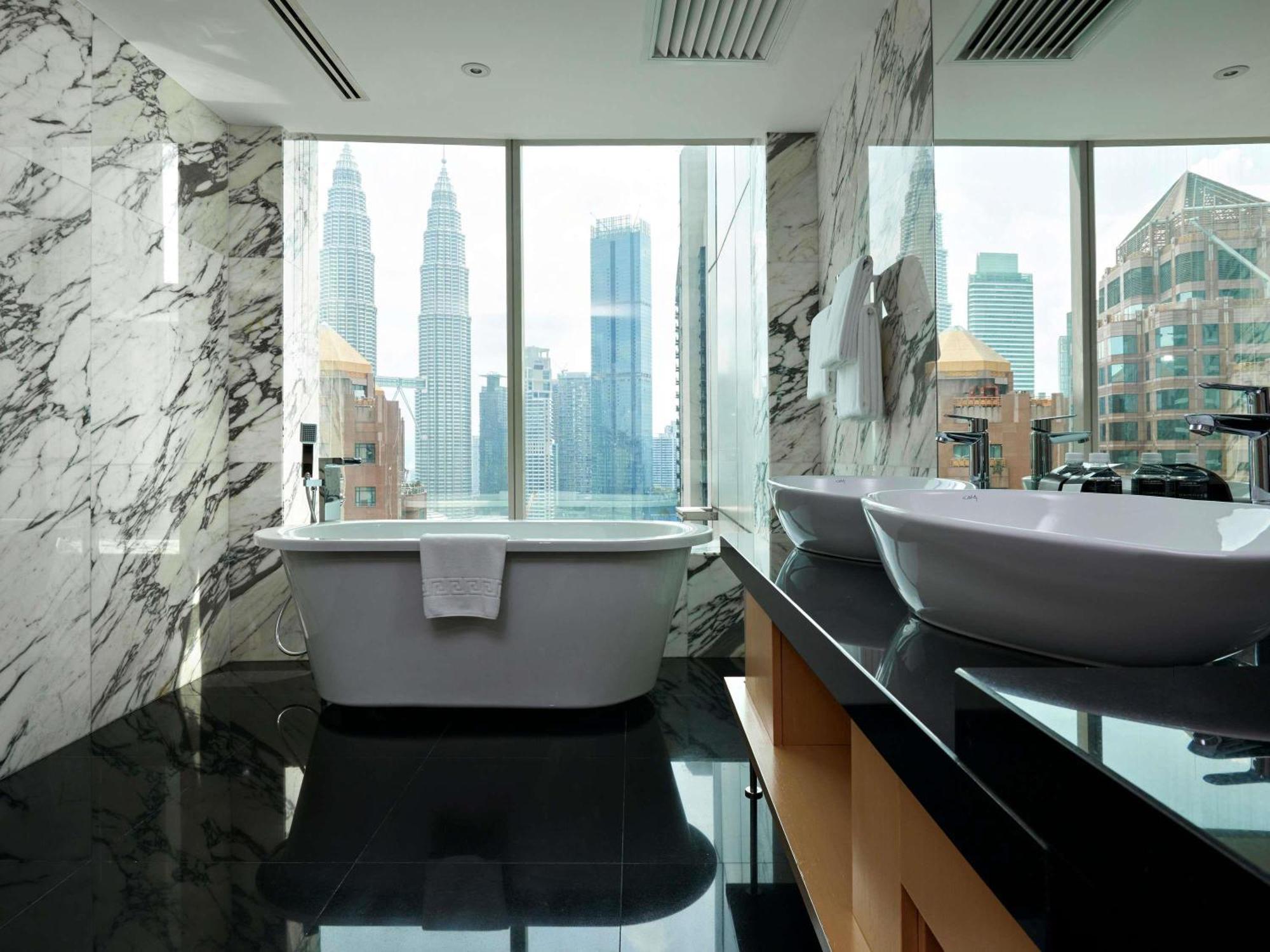 Pullman Centre & Residences 5*