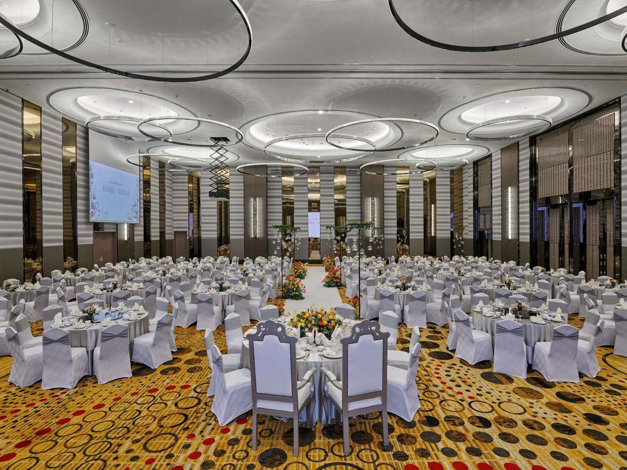 Pullman Centre & Residences Hotel