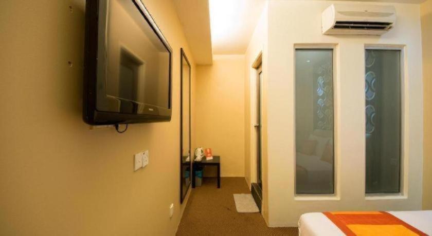Hotel Oyo 126 Rae 2*