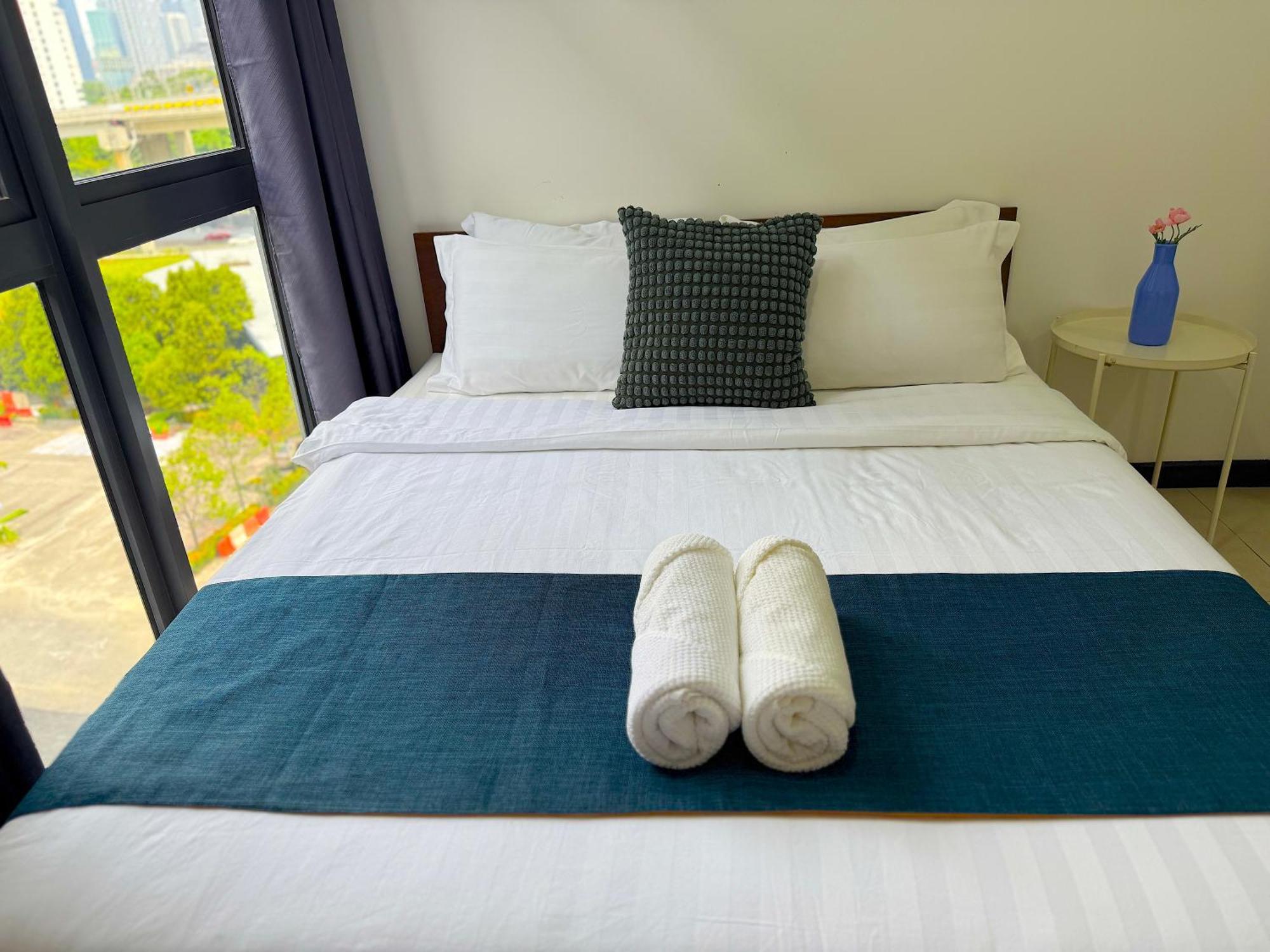 Neu By Serenity Homes Near Gleneagles, Klcc & Lrt Apartment