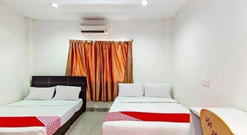 Oyo 304 Zero Hour Hotel