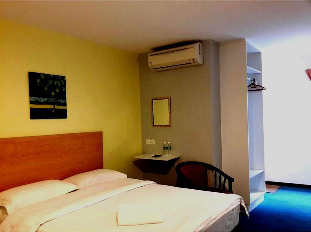 Lucky 11 Hotel 2*
