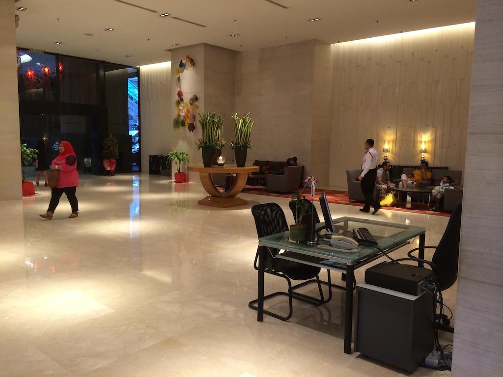 Rainbow Service At Times Square Apartment *