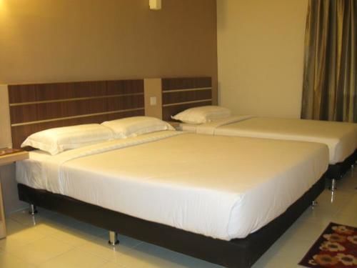 Hotel Oyo 182 Simms Grand 2*