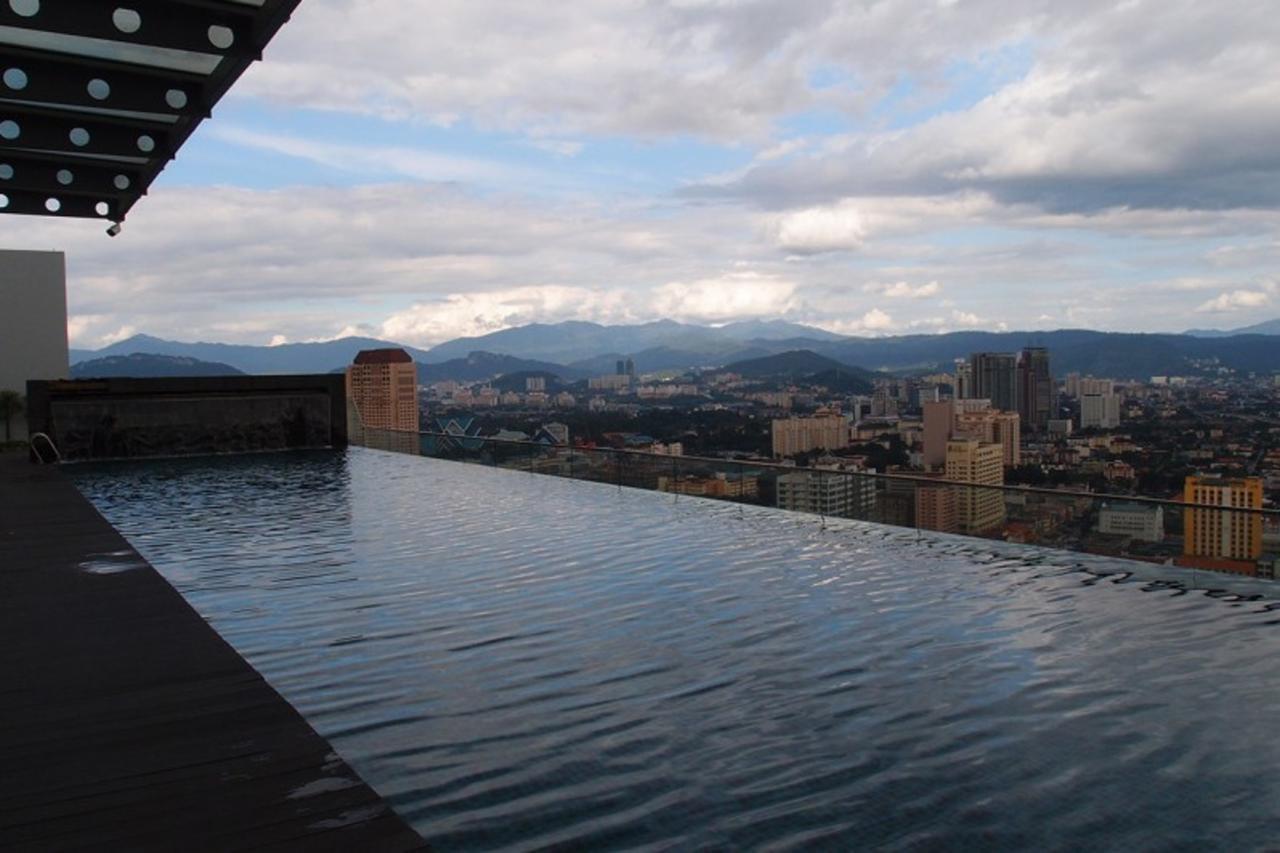 Amazing Rooftop View At Regalia Apartment *